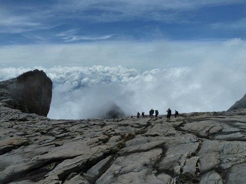 Mount Kinabalu_Kotal Route group dropping off plateau.jpg