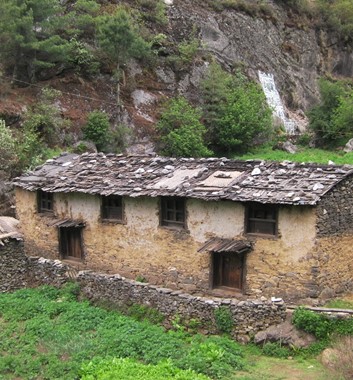 Everest Base Camp - Traditional House near Monjo