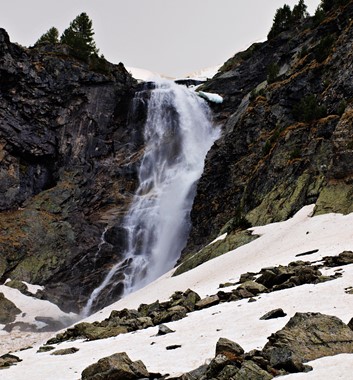 Winter Tour of the Rila Mountains - Skakavista Waterfall