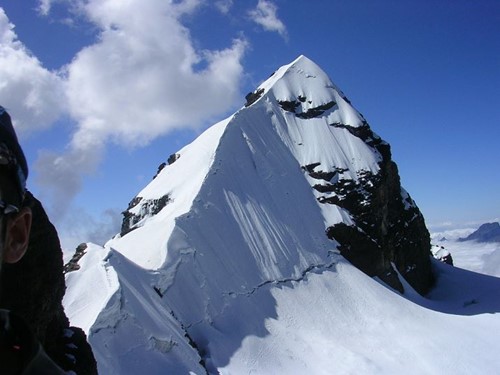Pequeno Alpamayo summit ridge .jpg