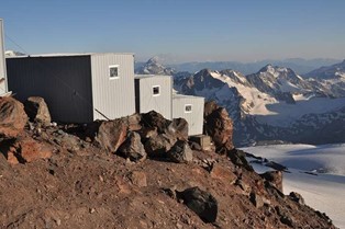 Hut on Elbrus at 4100 metres named Muzafar Hut.jpg