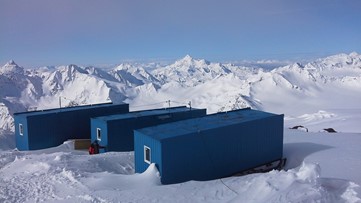 Huts on Mount Elbrus.jpg
