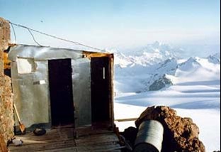 Toilet on mount Elbrus.jpg