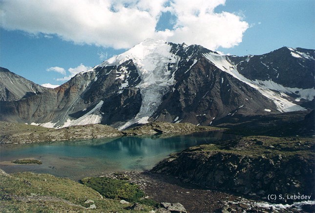 Altai Russia lakes valley.jpg