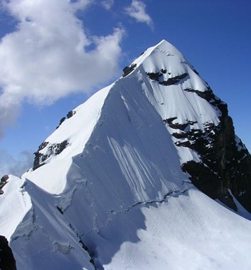 Pequeno Alpamayo summit ridge
