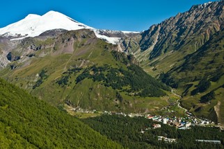 Elbrus and valley.jpg