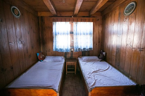 Typical room in a lodge in Nepal.jpg