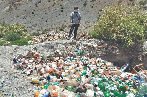 Litter on the trail in Nepal.jpg